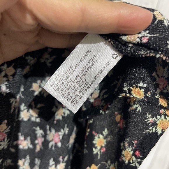 Wild Fable Black Floral Print Surplice Snap Front Dress - Size M - Picture 5 of 7